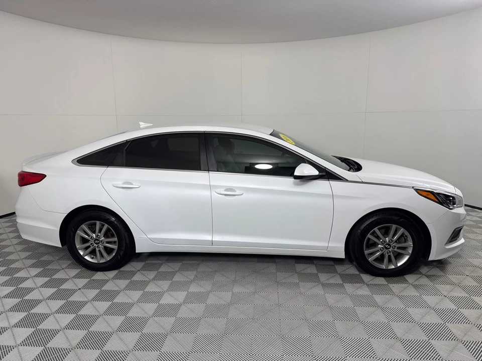 2016 Hyundai Sonata - Image 4 of 12