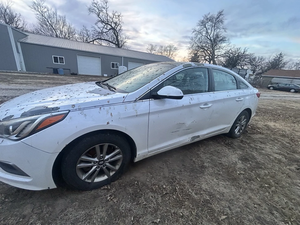 2016 Hyundai Sonata - Image 2 of 4