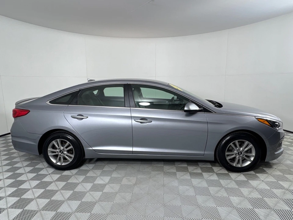 2016 Hyundai Sonata - Image 4 of 12