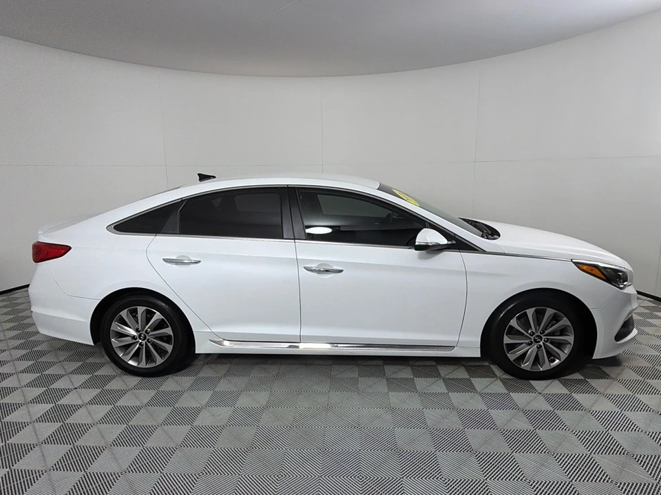 2016 Hyundai Sonata - Image 4 of 12