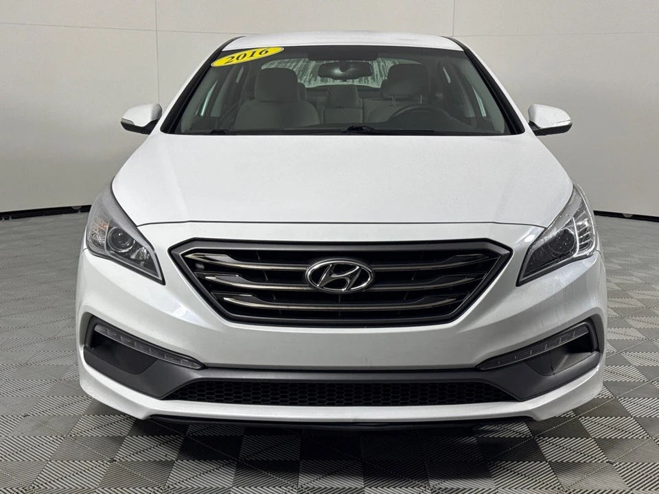 2016 Hyundai Sonata - Image 10 of 12