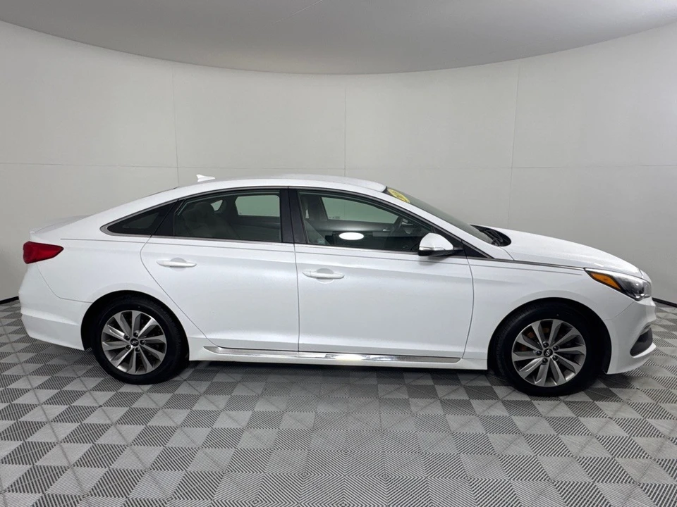 2016 Hyundai Sonata - Image 4 of 12