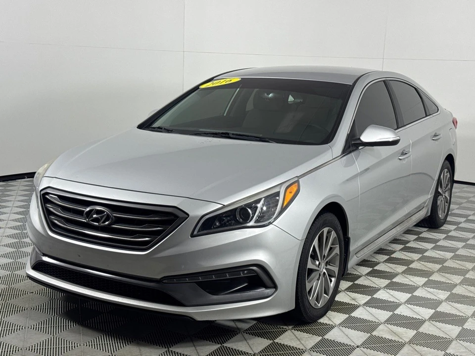 2016 Hyundai Sonata - Image 10 of 21
