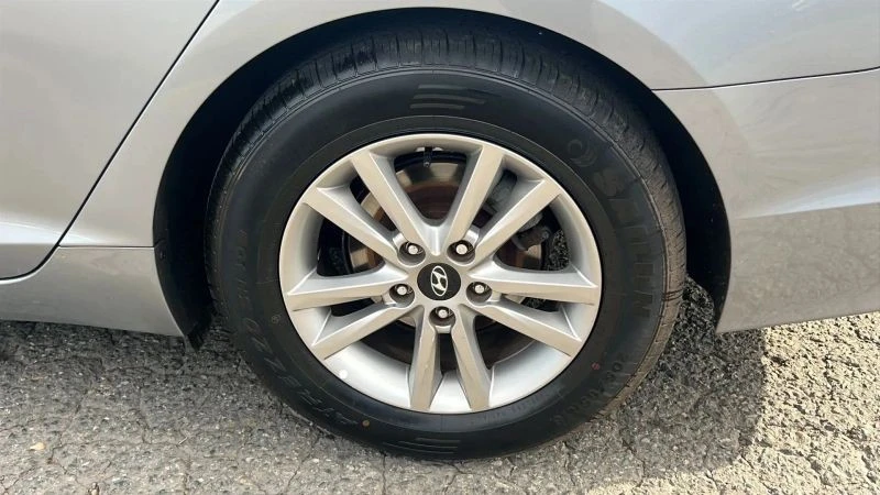 2016 Hyundai Sonata - Image 10 of 12