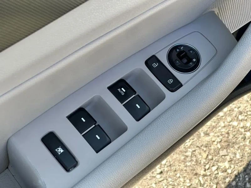 2016 Hyundai Sonata - Image 10 of 12