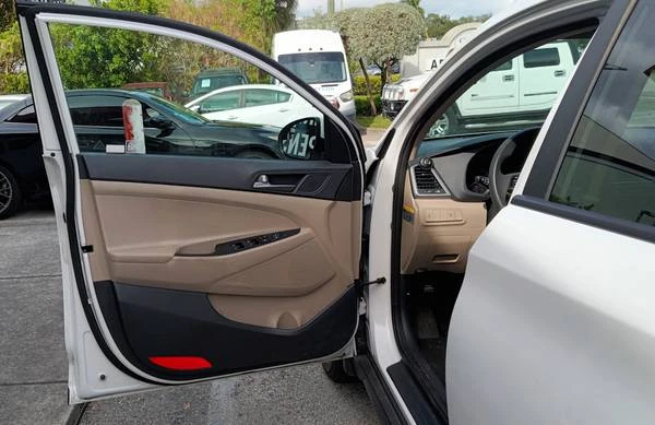 2016 Hyundai Tucson - Image 17 of 31
