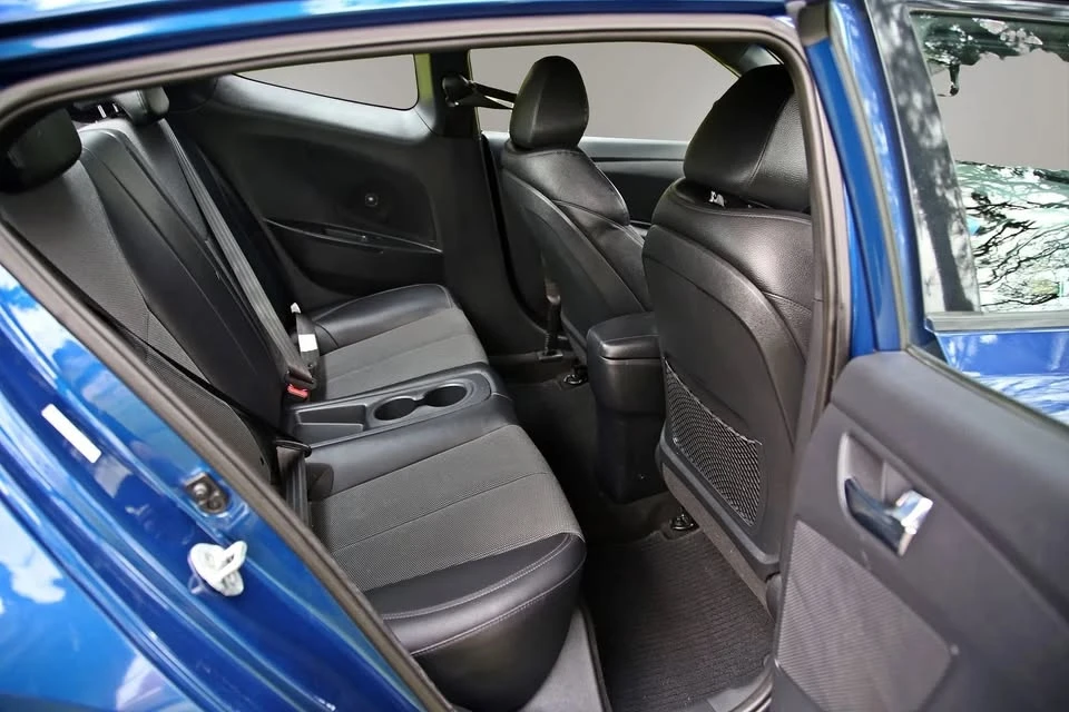2016 Hyundai Veloster - Image 15 of 20
