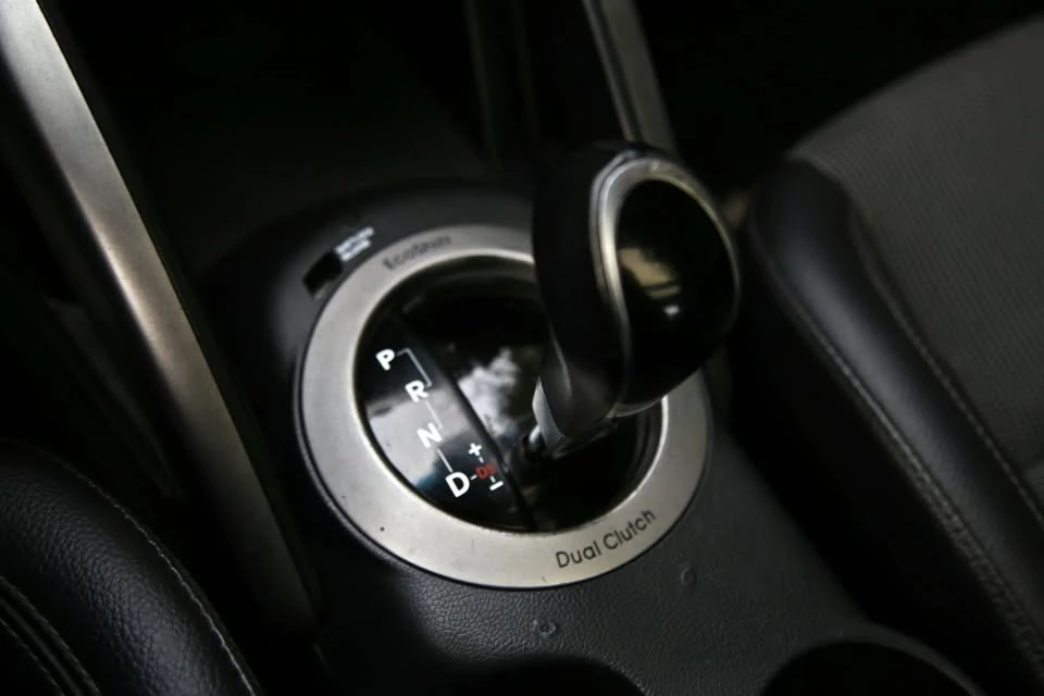 2016 Hyundai Veloster - Image 18 of 20