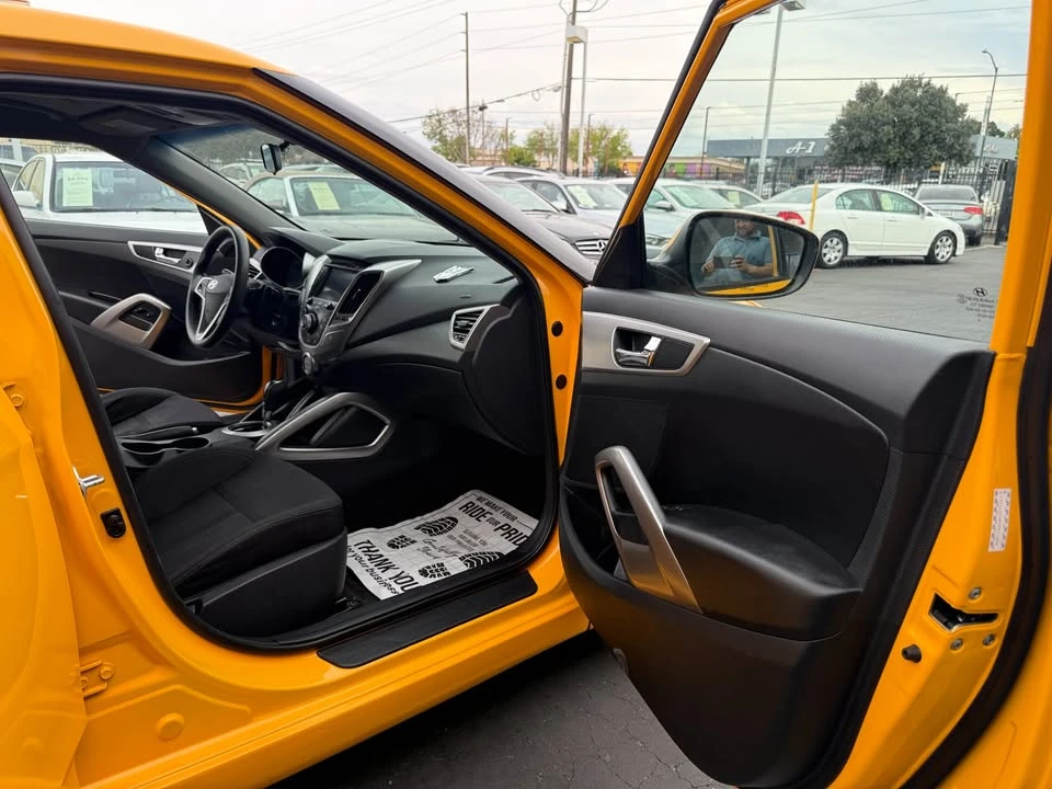 2016 Hyundai Veloster - Image 11 of 15