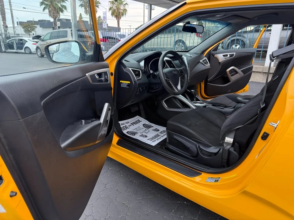 2016 Hyundai Veloster - Image 10 of 15