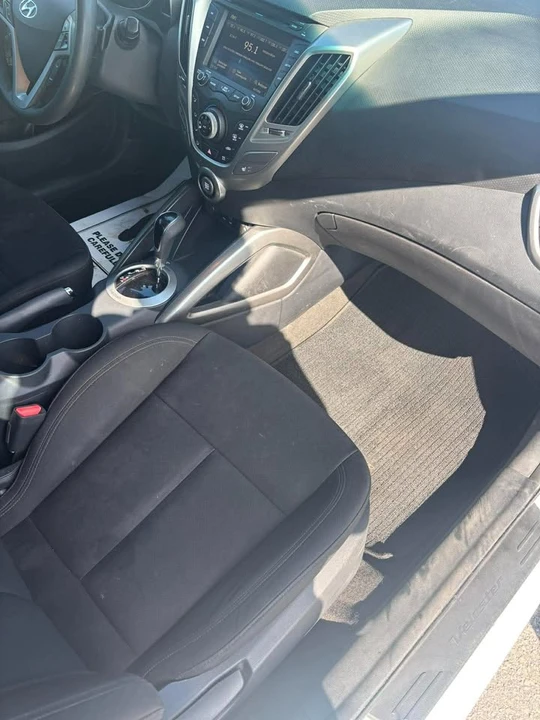 2016 Hyundai Veloster - Image 7 of 9
