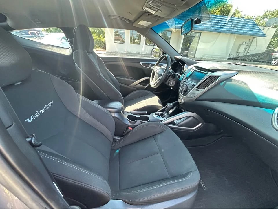 2016 Hyundai Veloster - Image 14 of 15