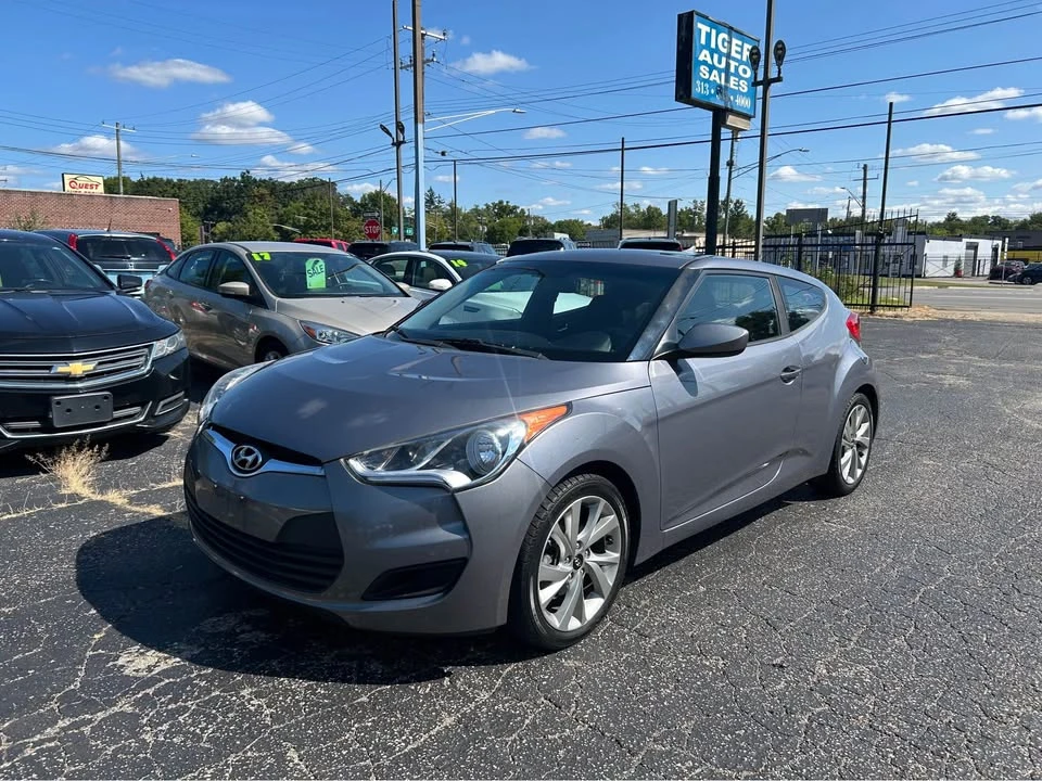 2016 Hyundai Veloster - Image 2 of 15