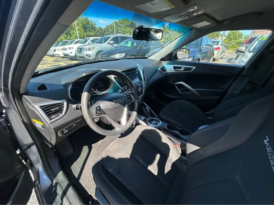 2016 Hyundai Veloster - Image 10 of 15