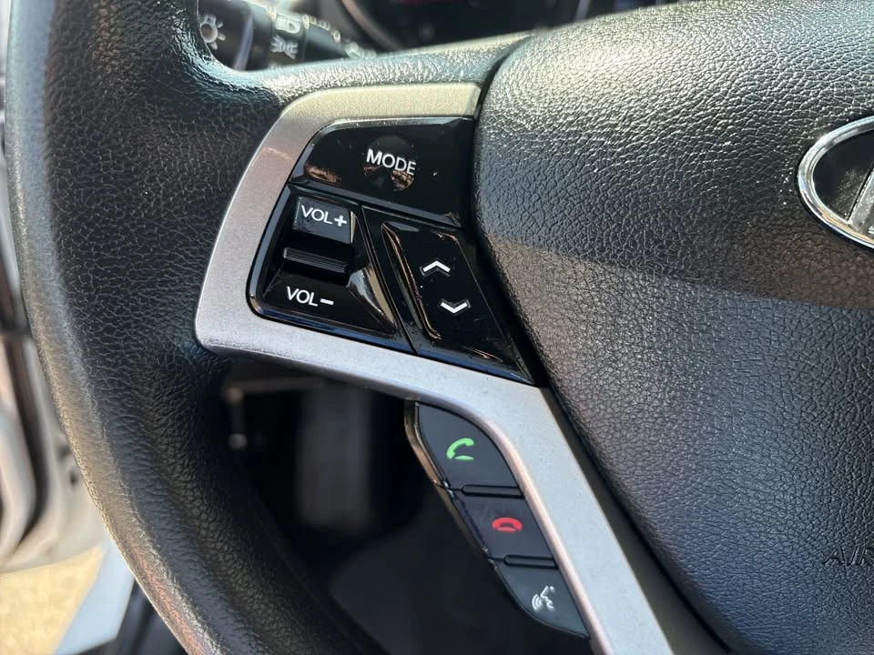 2016 Hyundai Veloster - Image 13 of 20