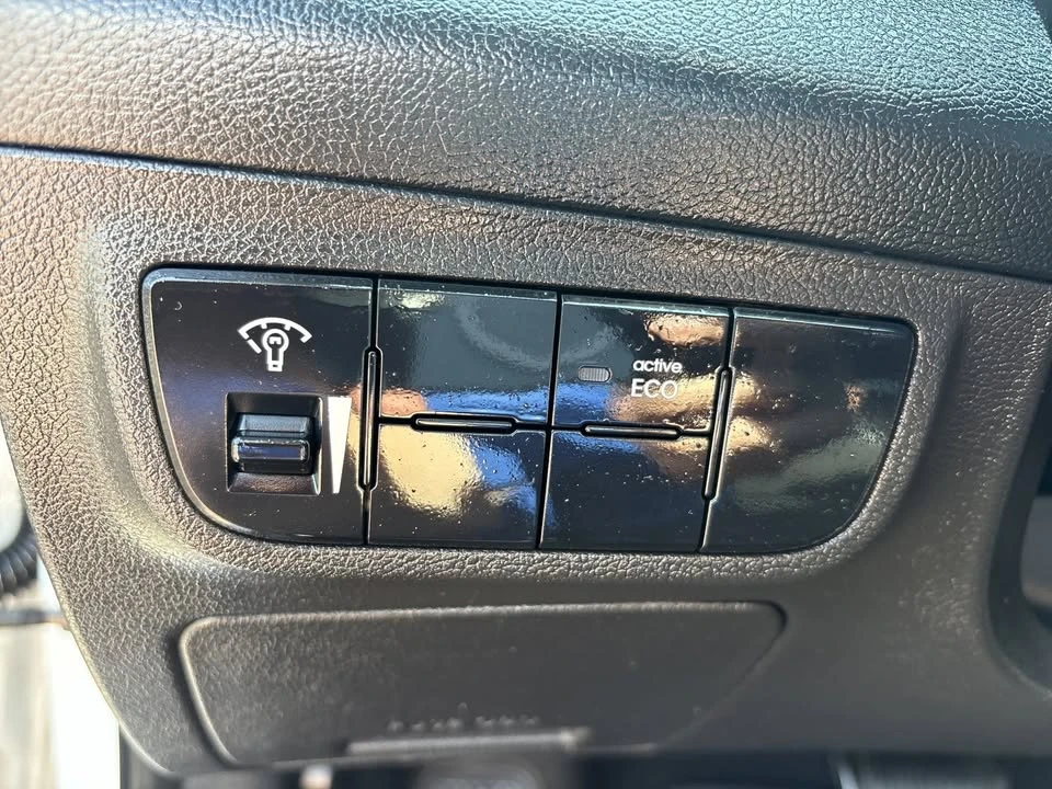 2016 Hyundai Veloster - Image 11 of 20