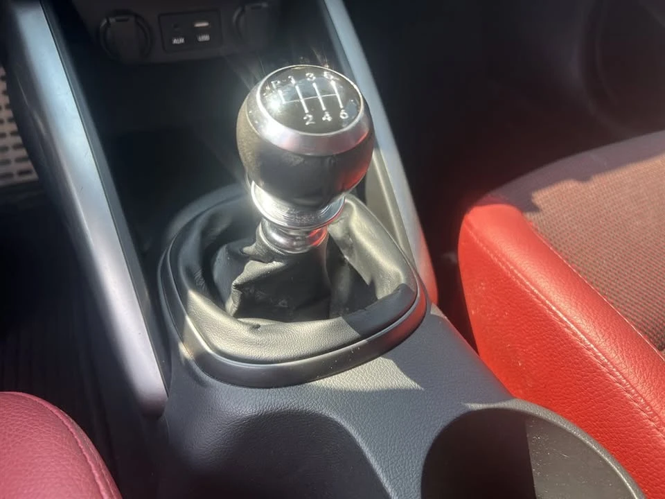 2016 Hyundai Veloster - Image 11 of 11