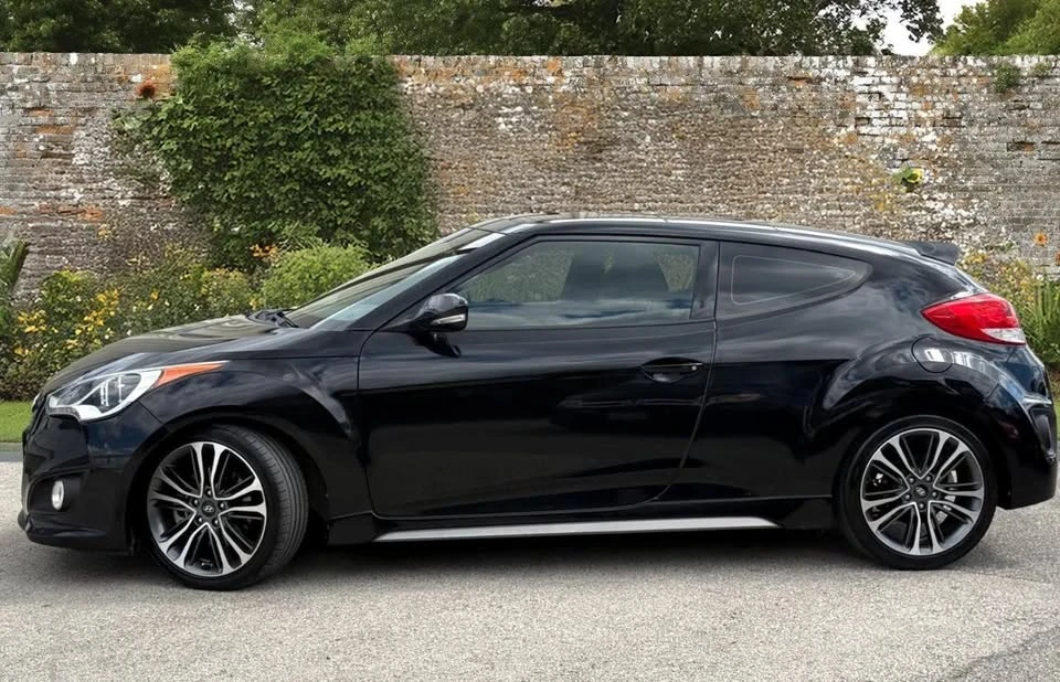 2016 Hyundai Veloster - Image 2 of 20
