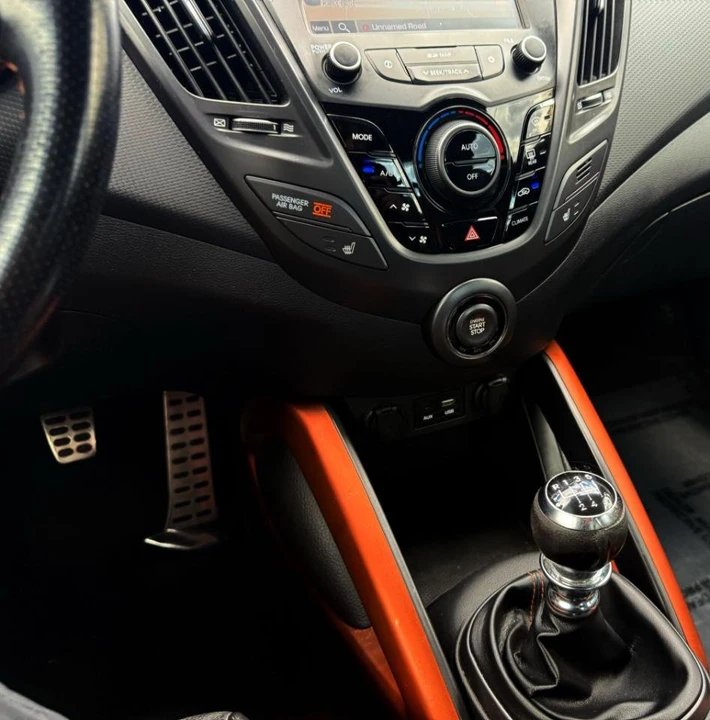 2016 Hyundai Veloster - Image 17 of 20