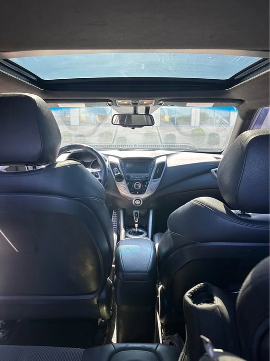 2016 Hyundai Veloster - Image 6 of 10