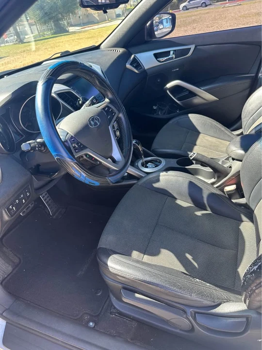 2016 Hyundai Veloster - Image 7 of 10