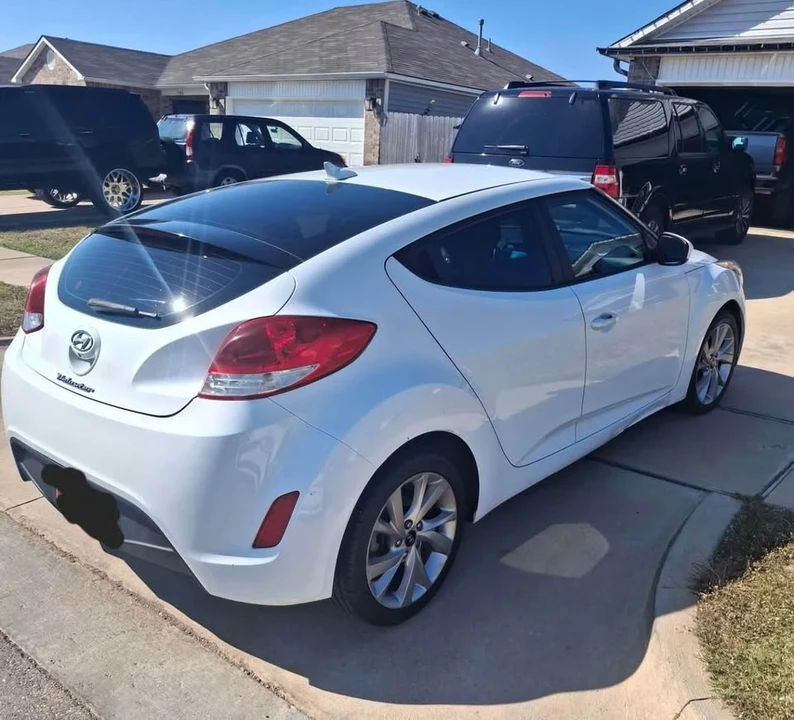 2016 Hyundai Veloster - Image 3 of 8