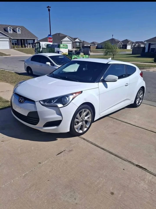 2016 Hyundai Veloster - Image 2 of 8