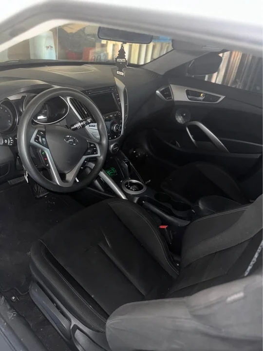 2016 Hyundai Veloster - Image 5 of 8
