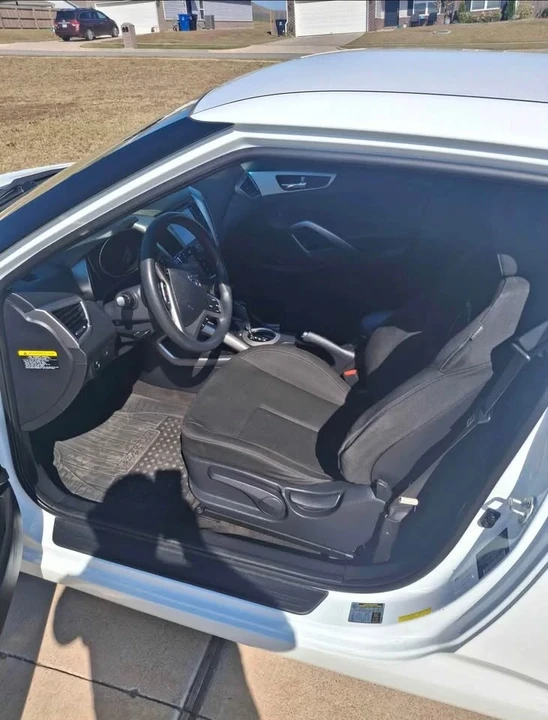 2016 Hyundai Veloster - Image 8 of 8