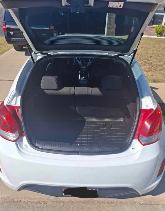 2016 Hyundai Veloster - Image 5 of 8