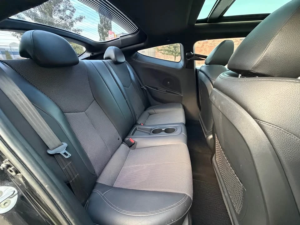 2016 Hyundai Veloster - Image 10 of 17