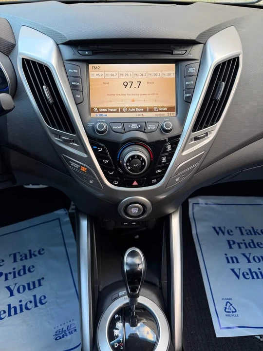 2016 Hyundai Veloster - Image 13 of 17