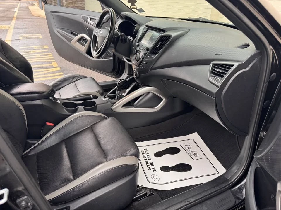 2016 Hyundai Veloster - Image 18 of 19