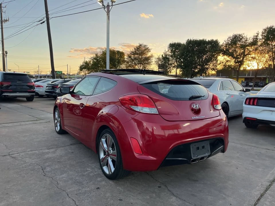 2016 Hyundai Veloster - Image 2 of 10
