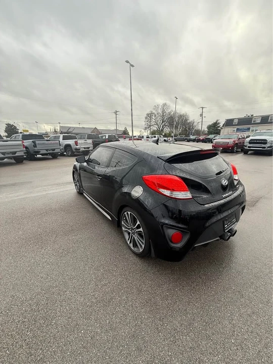 2016 Hyundai Veloster - Image 10 of 19