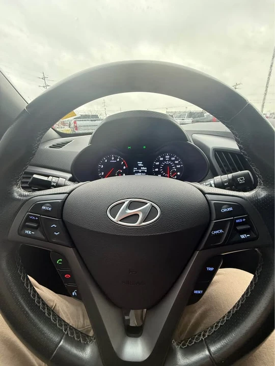 2016 Hyundai Veloster - Image 15 of 19