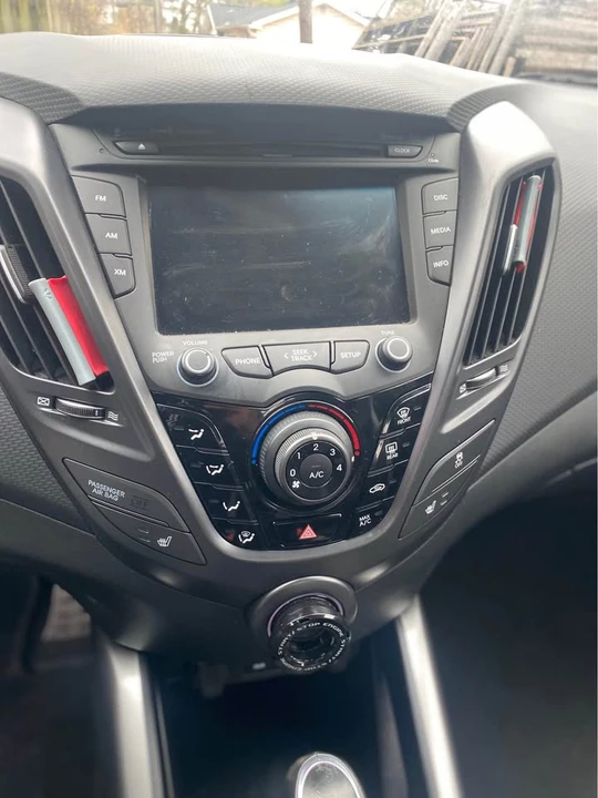 2016 Hyundai Veloster - Image 9 of 12