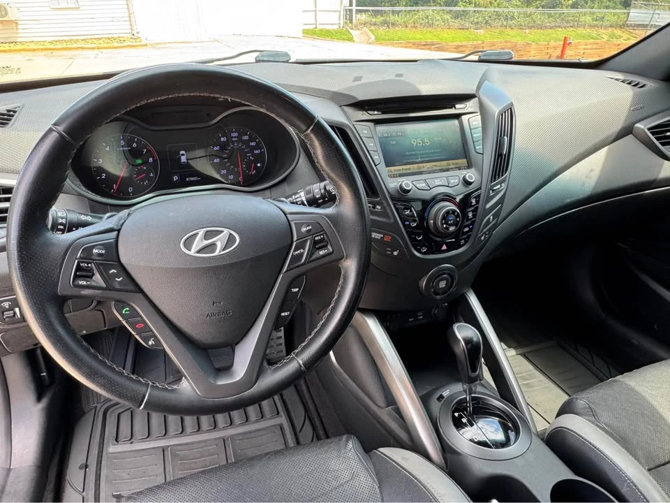 2016 Hyundai Veloster - Image 10 of 12