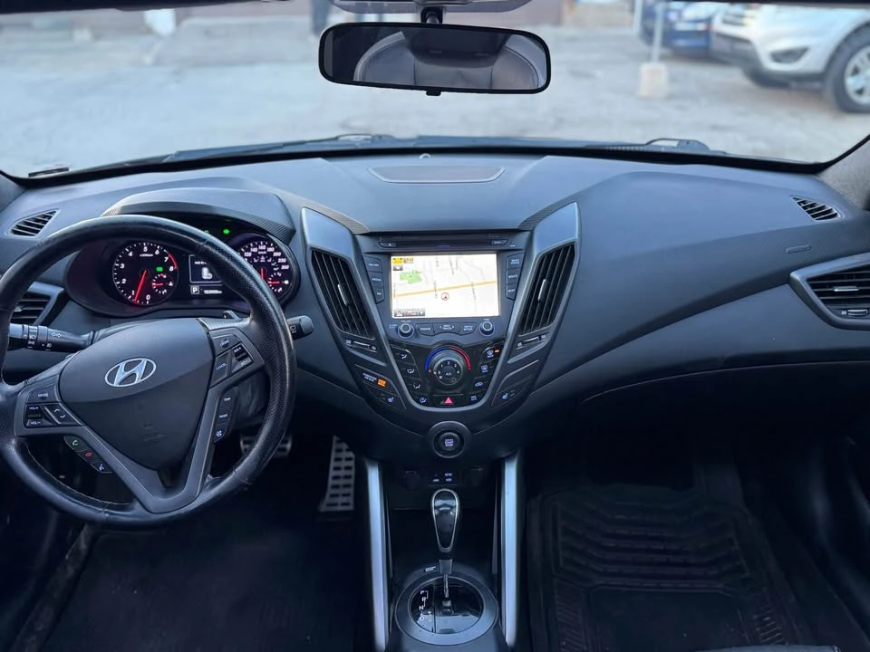 2016 Hyundai Veloster - Image 10 of 13