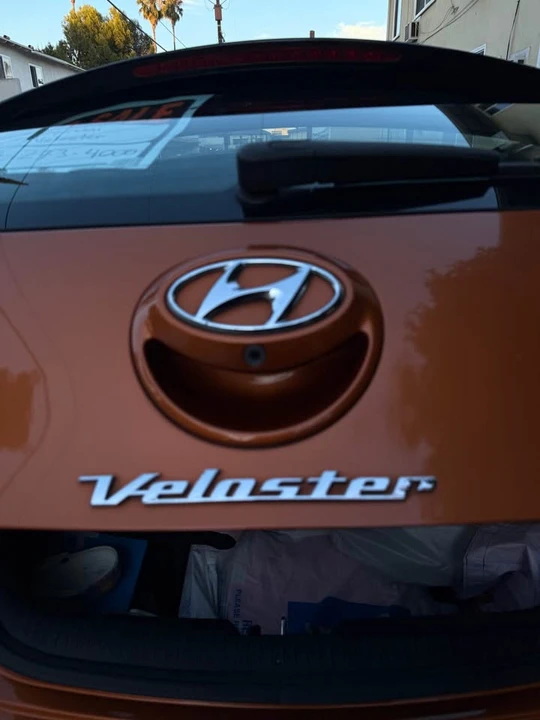 2016 Hyundai Veloster - Image 9 of 12