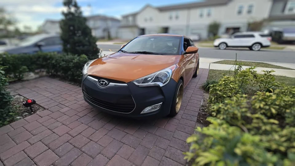 2016 Hyundai Veloster - Image 2 of 3