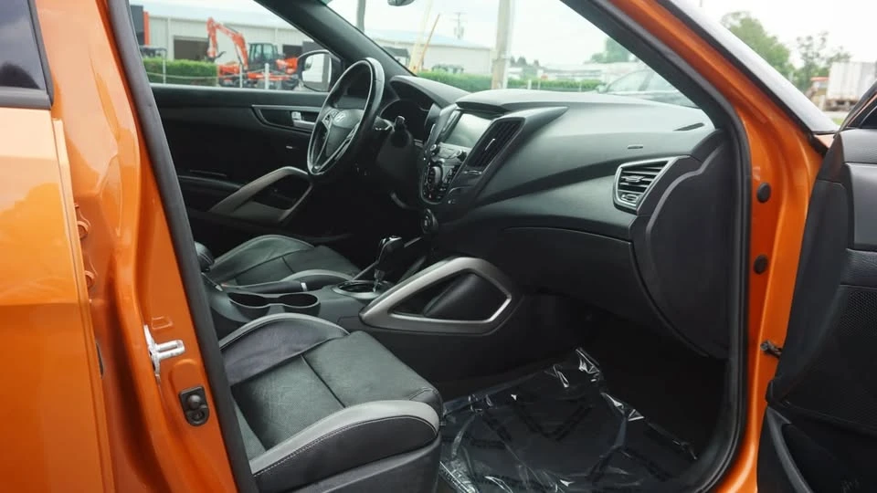 2016 Hyundai Veloster - Image 17 of 20