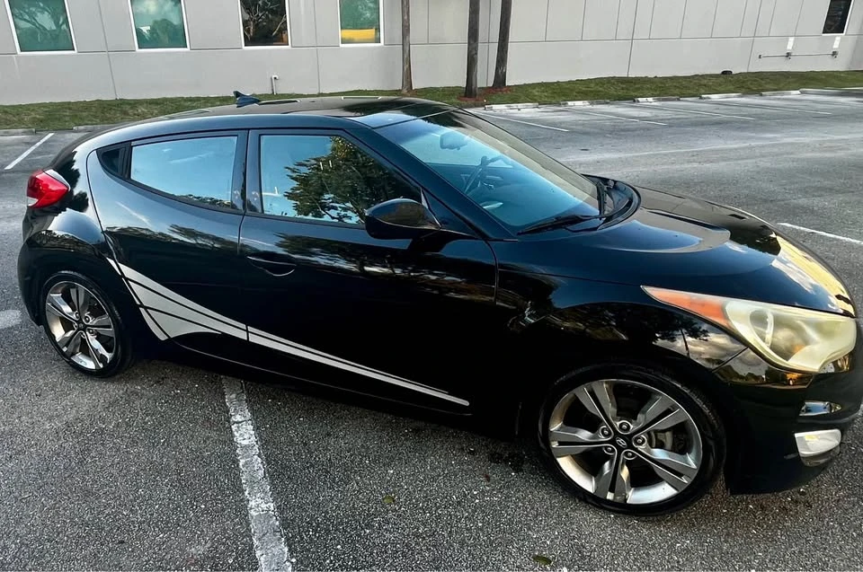 2016 Hyundai Veloster - Image 2 of 9