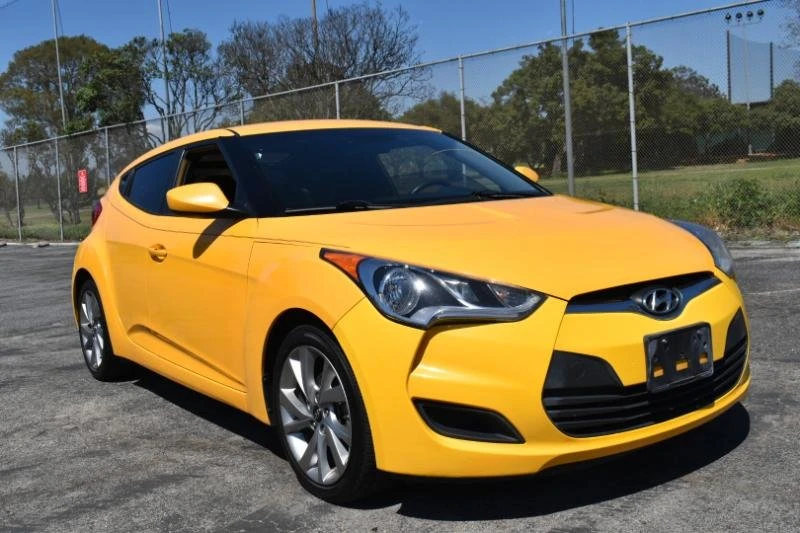 2016 Hyundai Veloster - Image 2 of 8