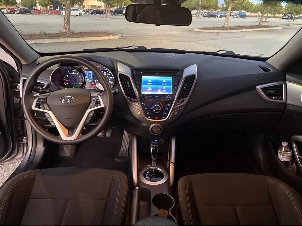 2016 Hyundai Veloster - Image 15 of 17