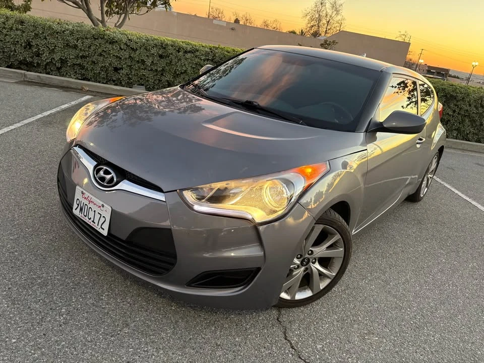 2016 Hyundai Veloster - Image 2 of 17