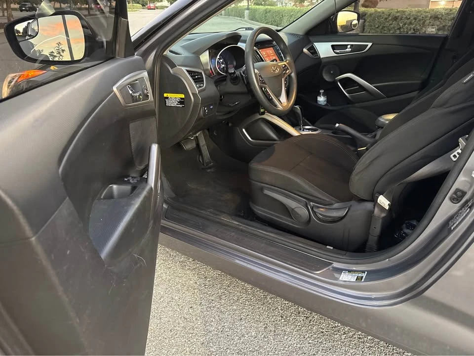 2016 Hyundai Veloster - Image 9 of 17
