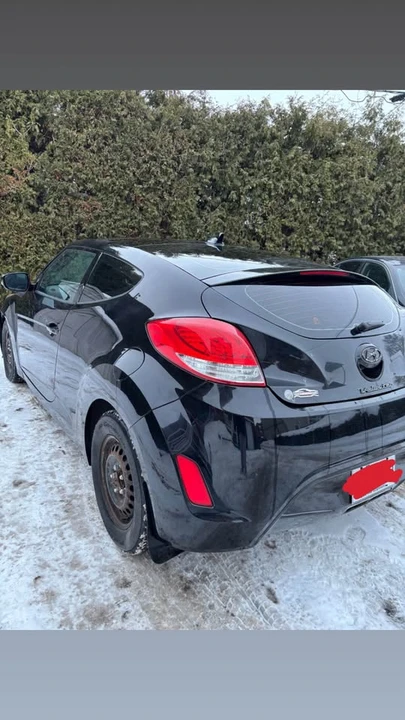 2016 Hyundai Veloster - Image 2 of 9