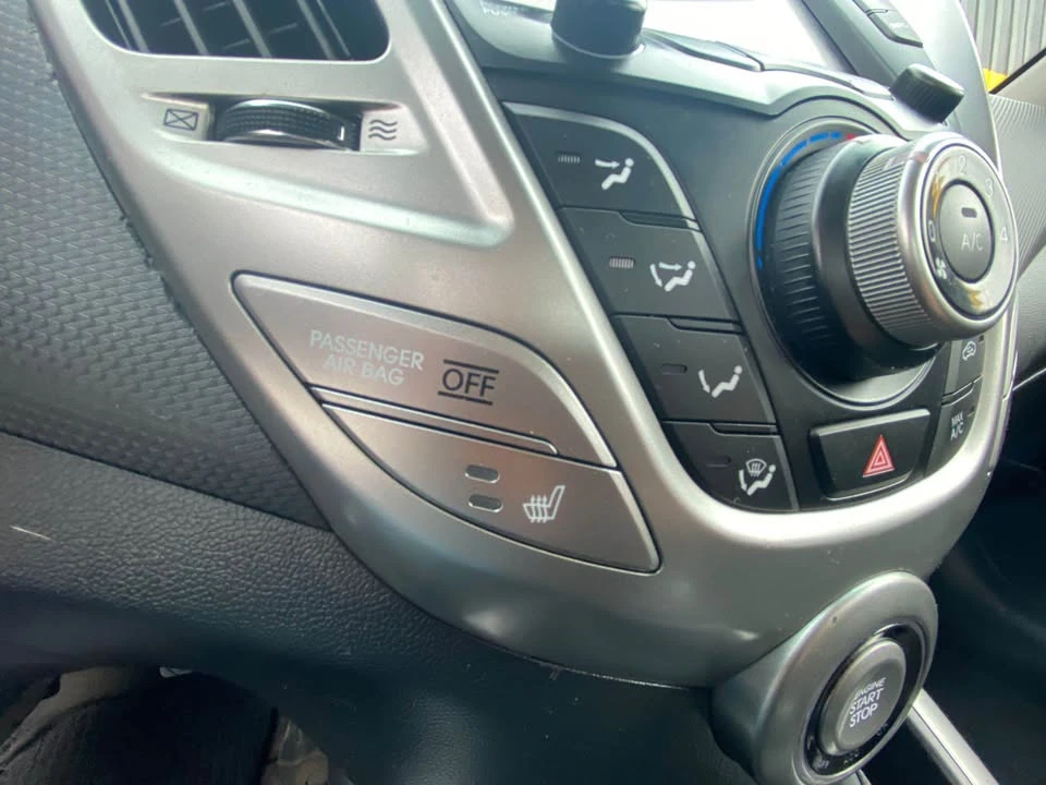 2016 Hyundai Veloster - Image 11 of 20
