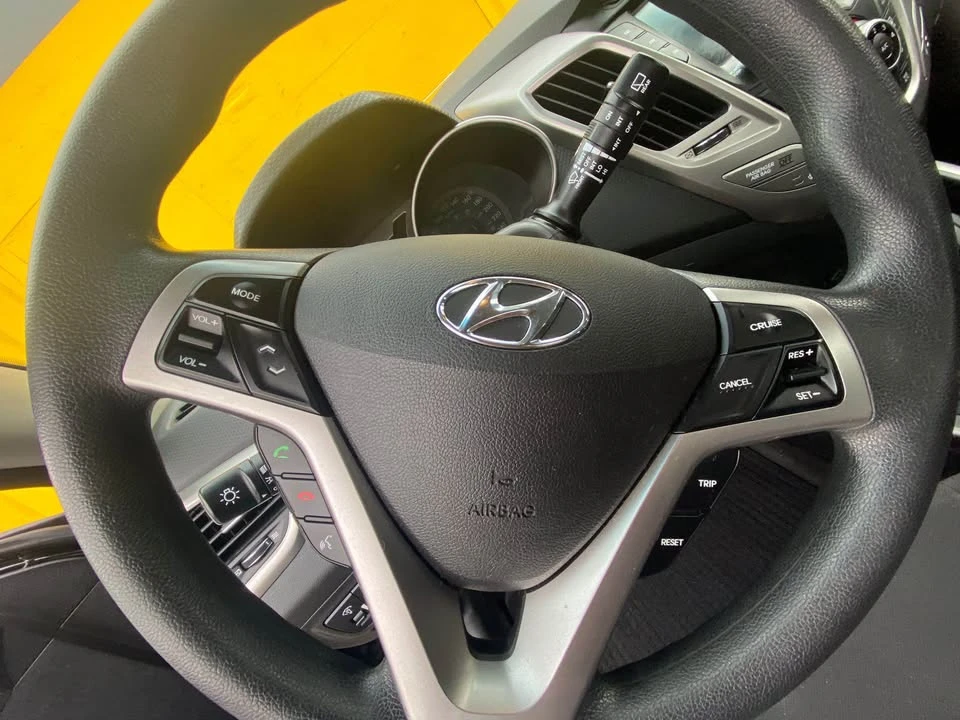 2016 Hyundai Veloster - Image 7 of 20